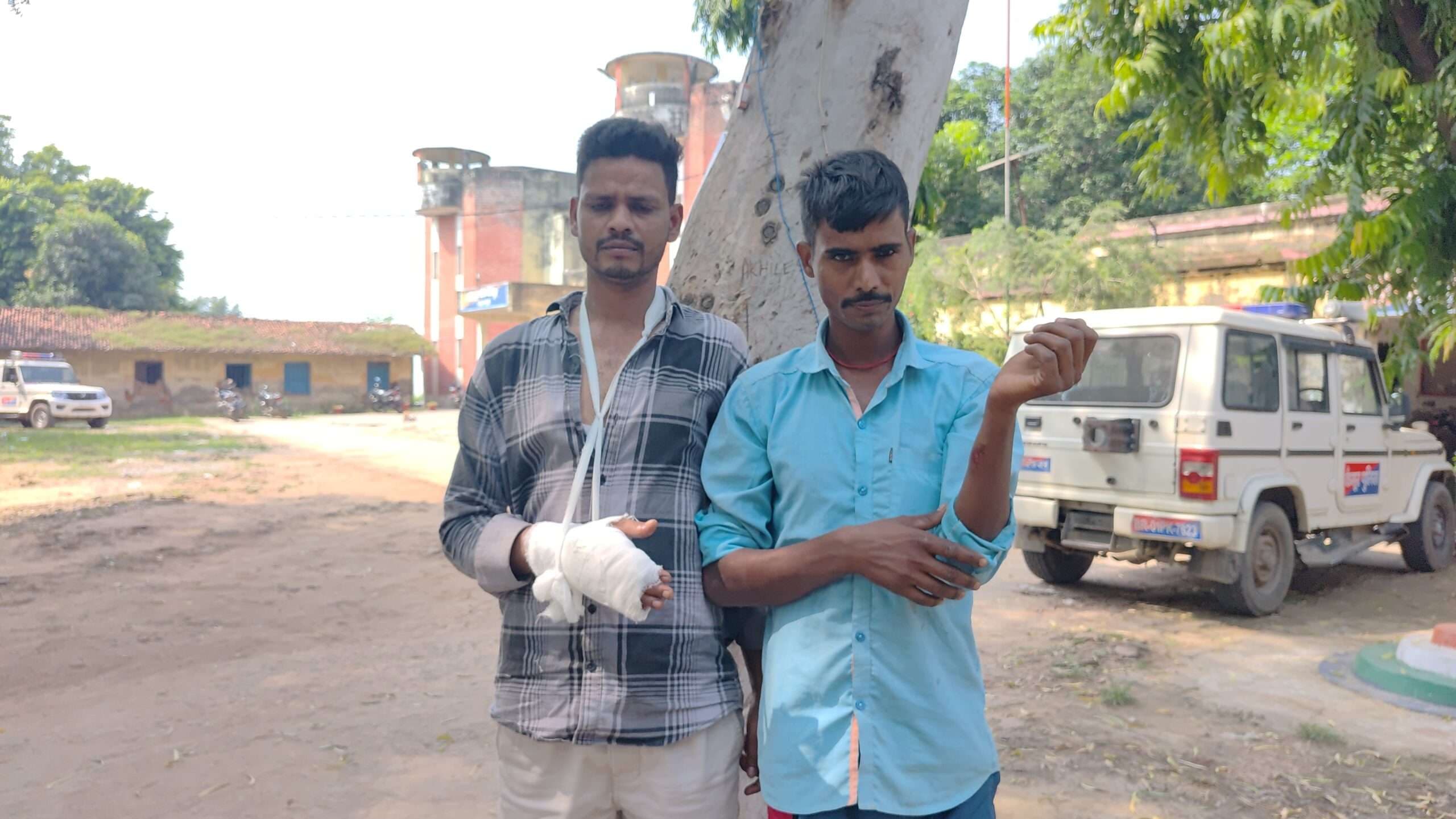 हाटा में जमीन विवाद को लेकर मारपीट, दो युवक घायल