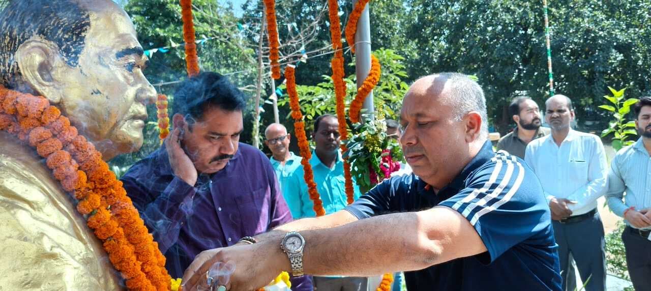 दीनानाथ शरण की मनायी गयी 16वीं पुण्यतिथि, दी श्रद्धांजलि