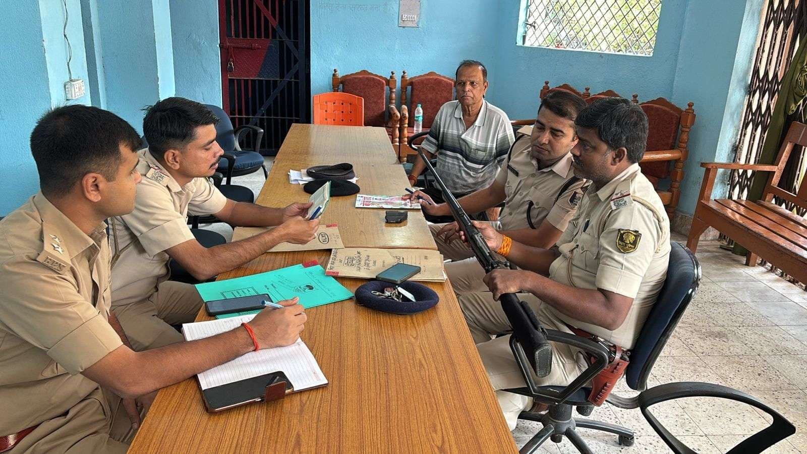 शेरघाटी थाने में 33 हथियारों का सत्यापन