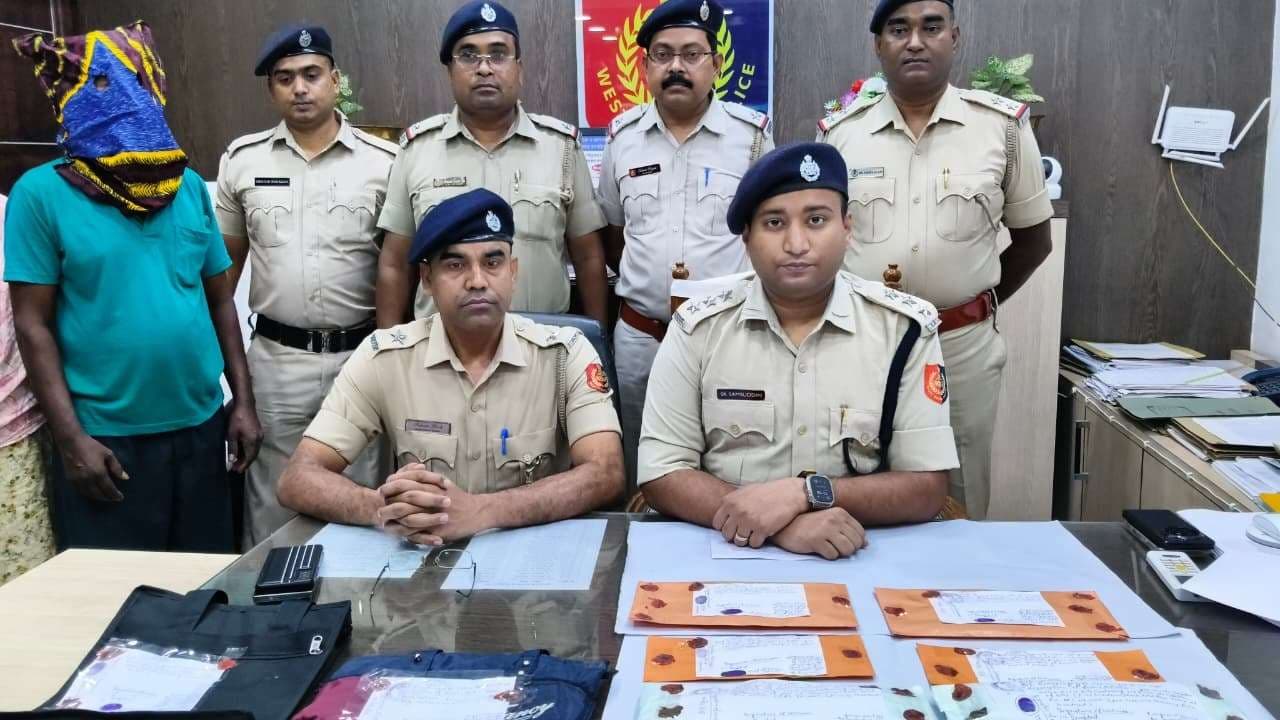 1.99 लाख के नकली नोटों के साथ दो गिरफ्तार