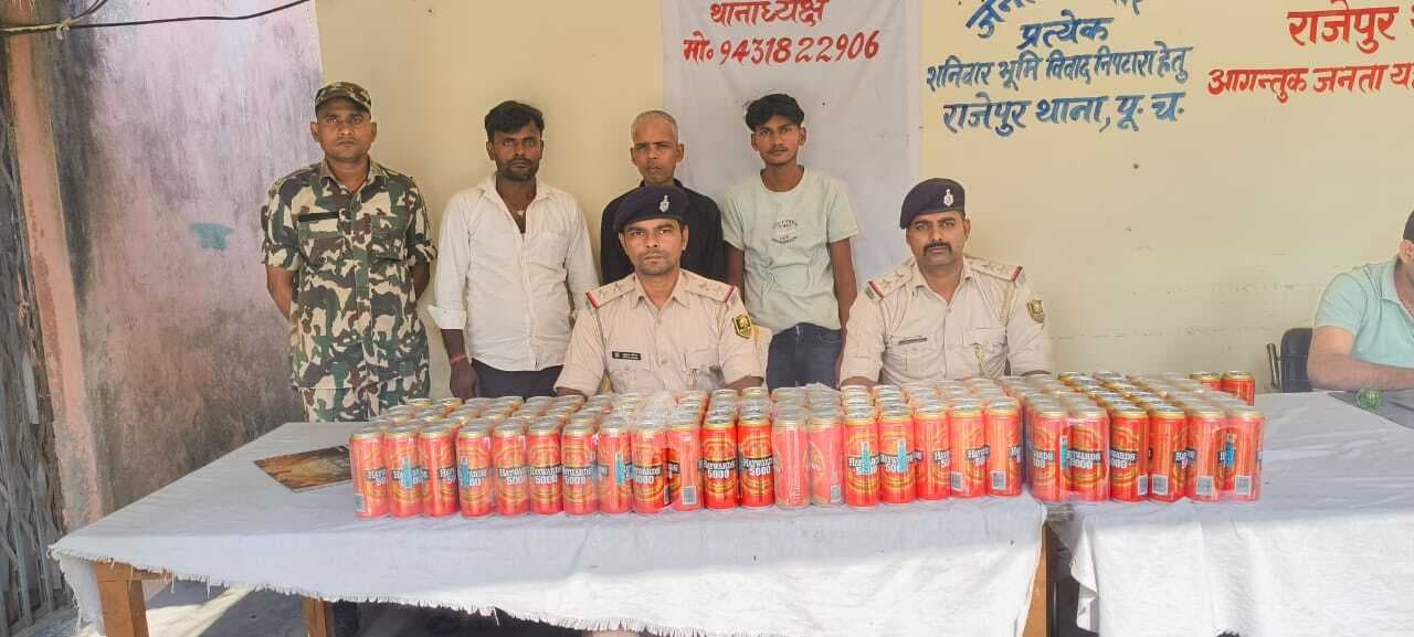 Motihari: तीन तस्कर गिरफ्तार,एक टेंपो जब्त