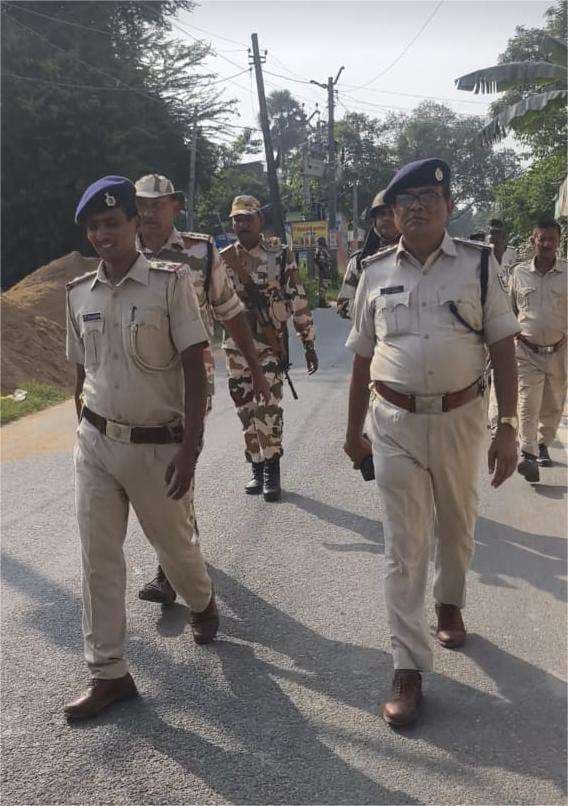 hajipur news. शांति, सुरक्षा व निष्पक्ष मतदान के लिए बेलसर में निकाला गया फ्लैग मार्च