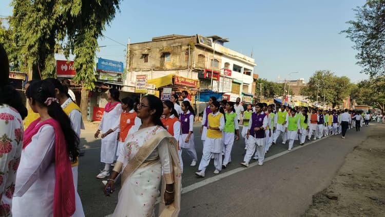 रन फॉर डीएवी का किया गया आयोजन, दौड़े विद्यार्थी व शिक्षक