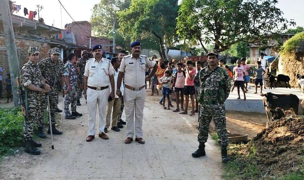 चुनाव को लेकर पारा मिलिट्री फोर्स के साथ मुंगेर पुलिस चला रही विशेष अभियान