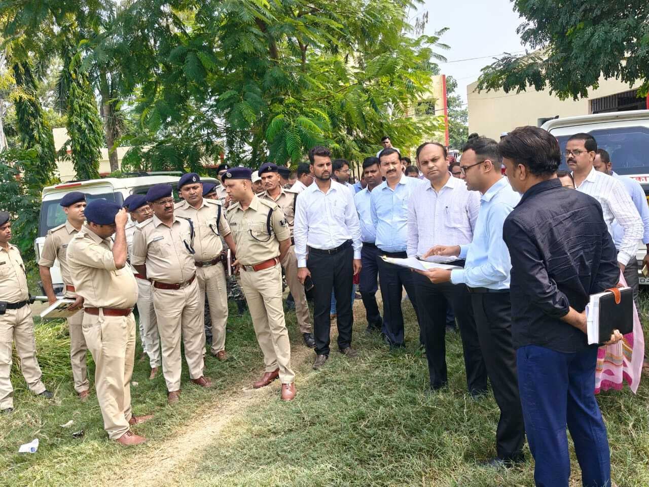 Samastipur News:इवीएम कमिशनिंग व डिस्पैच सेंटर का डीएम व एसपी ने किया निरीक्षण