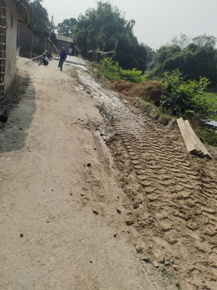 कछुवा में सड़क निर्माण में अनियमितता, काम रोका