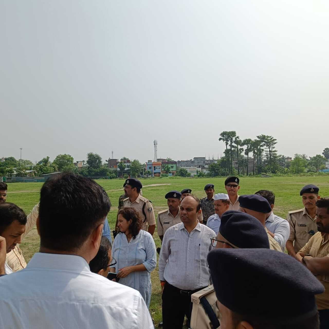 Samastipur News:अंधेरा होने से पहले बूथ तक पहुंचे सभी पोलिंग पार्टियां : डीएम