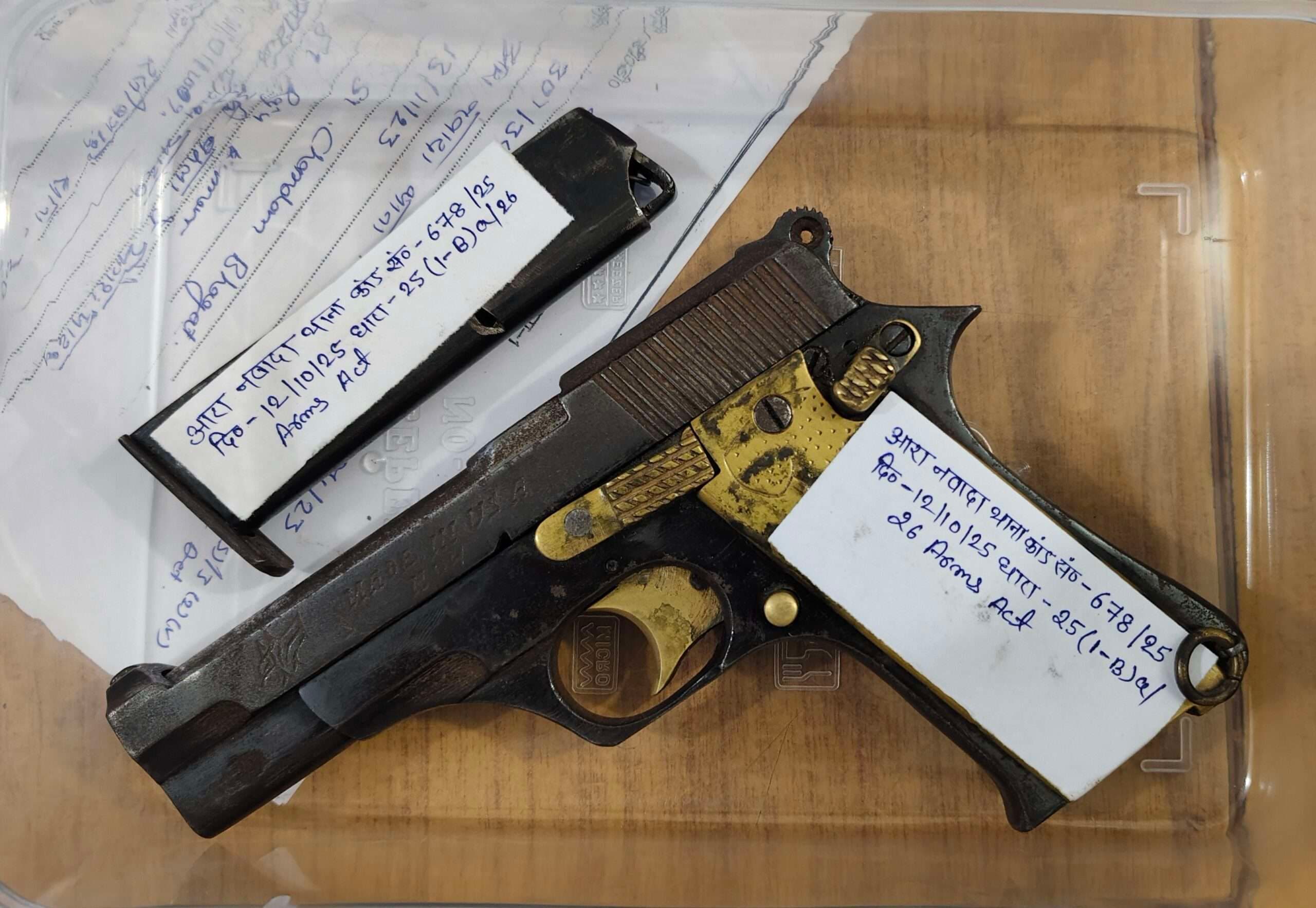 आर्म्स एक्ट के अभियुक्त की तलाश में दोस्त के घर छापा, देशी पिस्टल बरामद