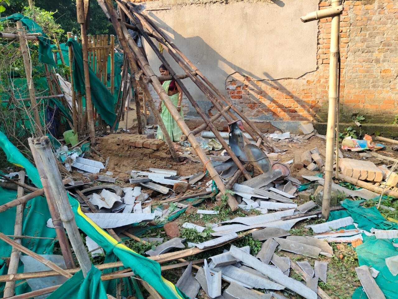 कानन गांव में फटा गैस सिलेंडर ,बाल- बाल बचे लोग