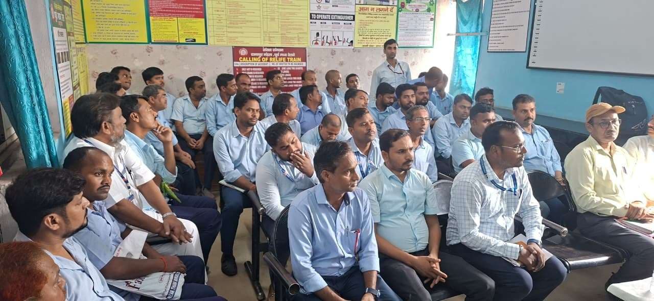 ट्रेन की गति पर नियंत्रण के लिए पायलटों को दिया गया प्रशिक्षण