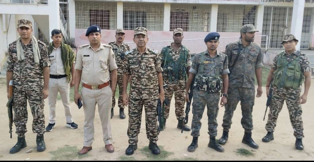 आगामी चुनाव के मद्देनजर बटिया में पुलिस ने किया फ्लैग मार्च