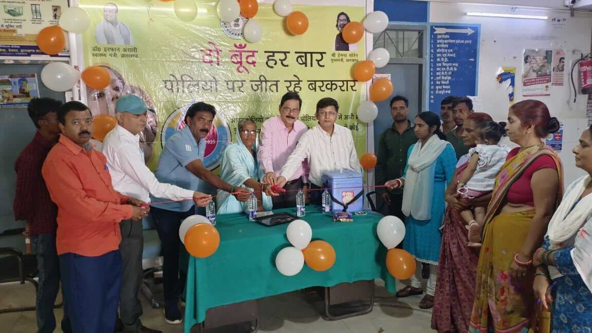 डीएस ने बच्चे को पोलिया खुराक पिलाकर अभियान की शुरुआत