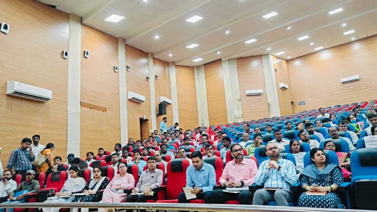 Darbhanga News: फ्री में बांटने वाले सामानों पर रखें पैनी नजर: दंडोतिया