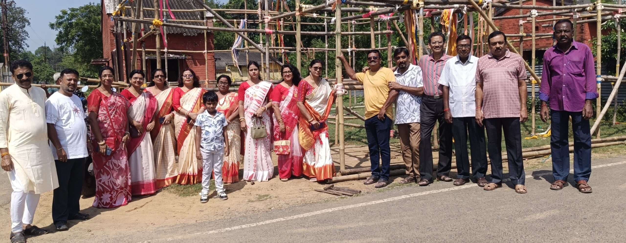 Chaibasa News : काली पूजा के लिए भिक्षाटन को निकलीं 25 महिलाएं