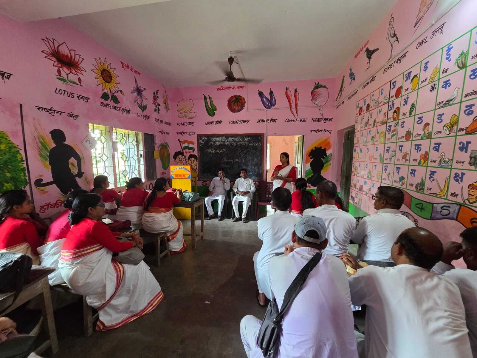 Seraikela Kharsawan News : शिक्षण पद्धति को अधिक प्रभावी और गुणवत्तापूर्ण बनाने पर बल
