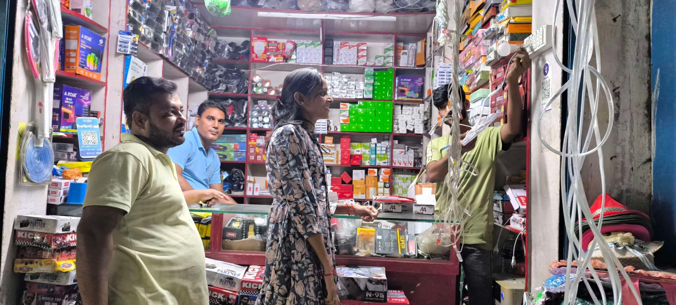 Giridih News :दीपावली व धनतेरस को ले बाजारों में बढ़ी चहल-पहल