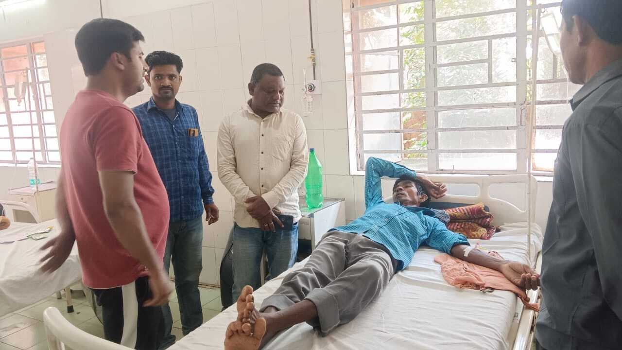 East Singhbhum News : दांदुडीह गांव में फैला डायरियाछह ग्रामीण अस्पताल में भर्ती
