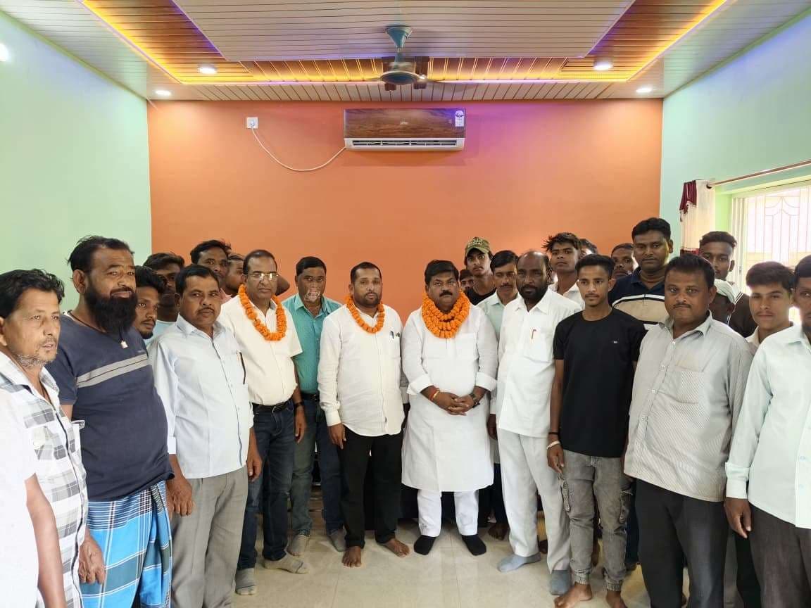 Giridih News :कांग्रेस ने चलाया वोट चोर, गद्दी छोड़ हस्ताक्षर अभियान