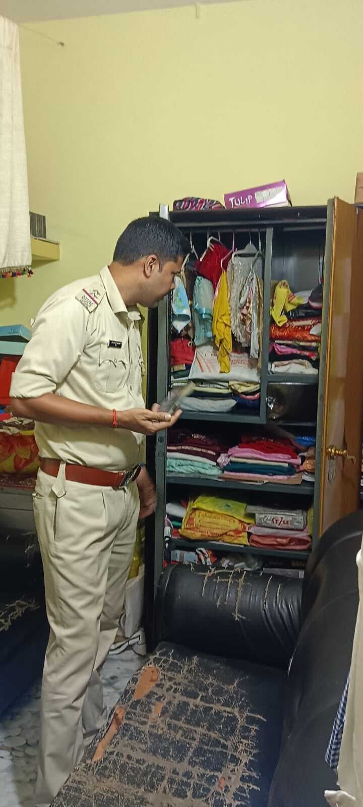 Dhanbad News: गैरेज संचालक के घर से 10 लाख की संपत्ति चोरी