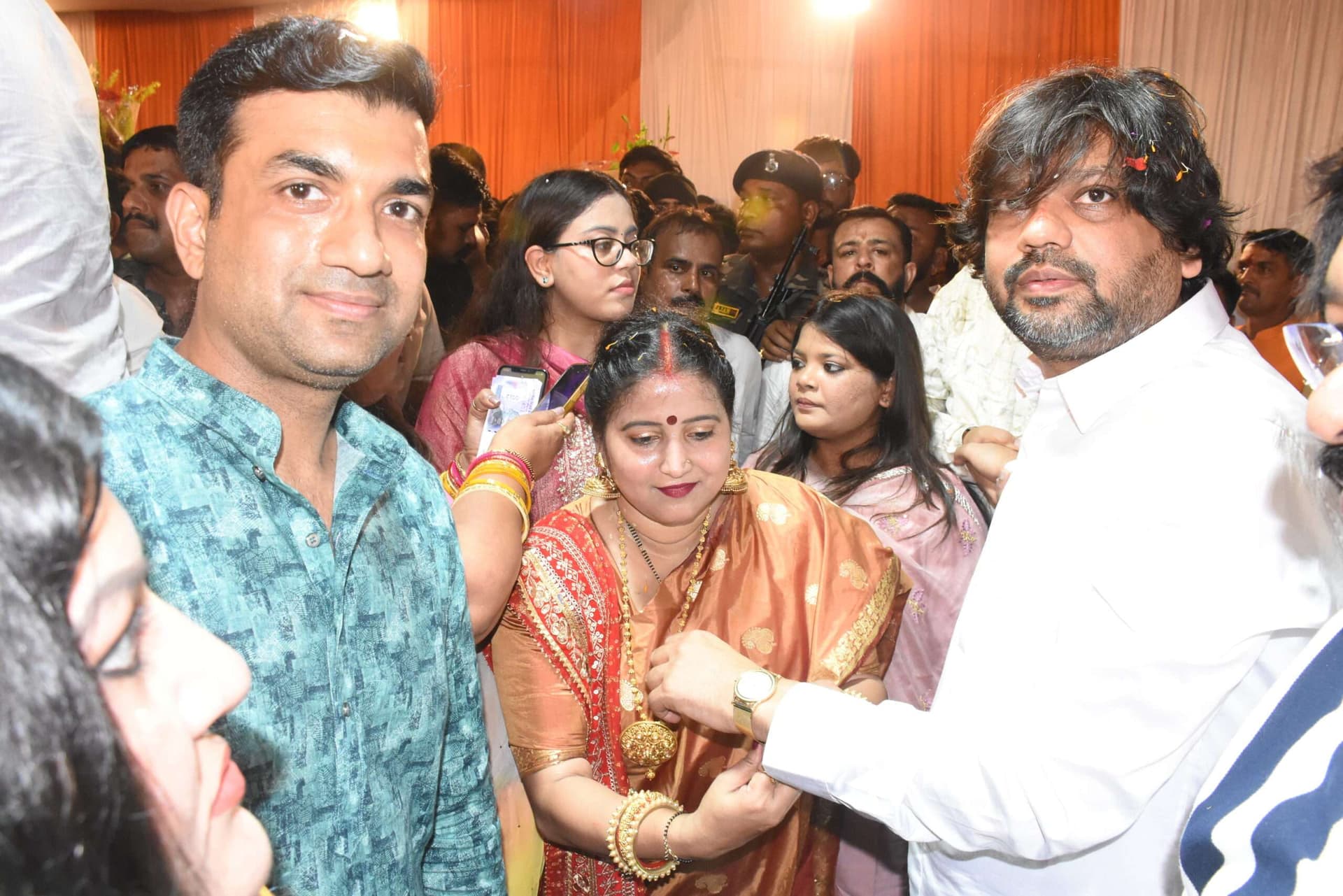 Dhanbad News: पूर्व विधायक संजीव सिंह के लौटने पर सिंह मैंशन में उमड़ा जनसैलाब