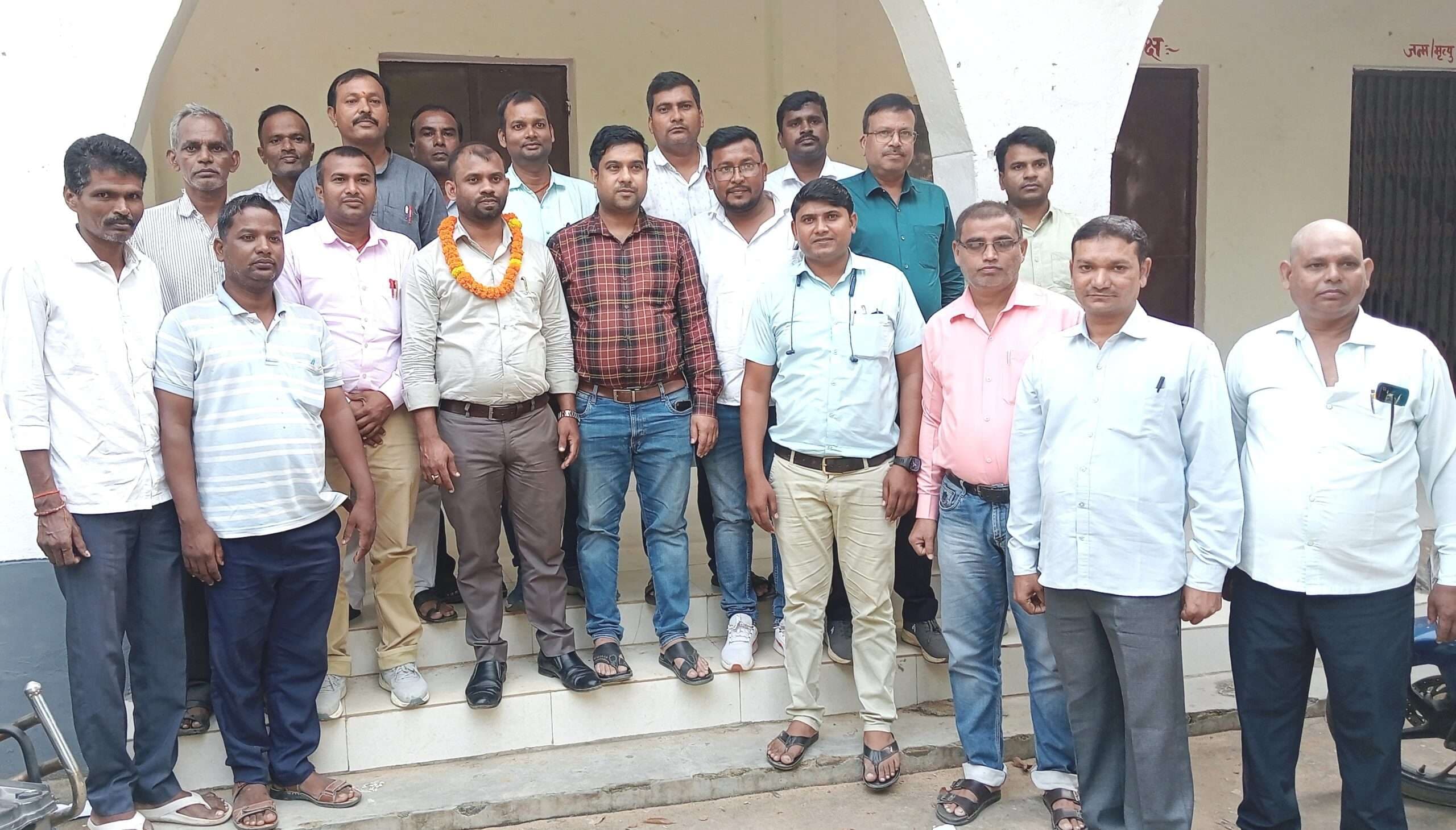 प्रभारी बीइओ को स्थानांतरण पर दी गयी विदाई