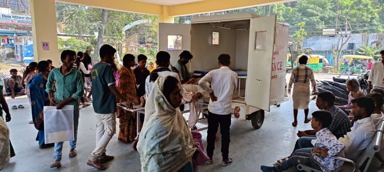 मगध मेडिकल में मरीज की मौत की जानकारी देने पर परिजनों ने किया हमला