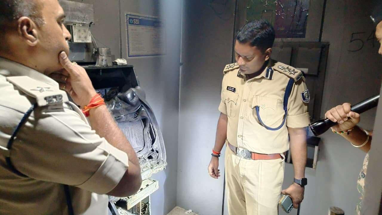 saran news. एटीएम काटकर चोरी की कोशिश