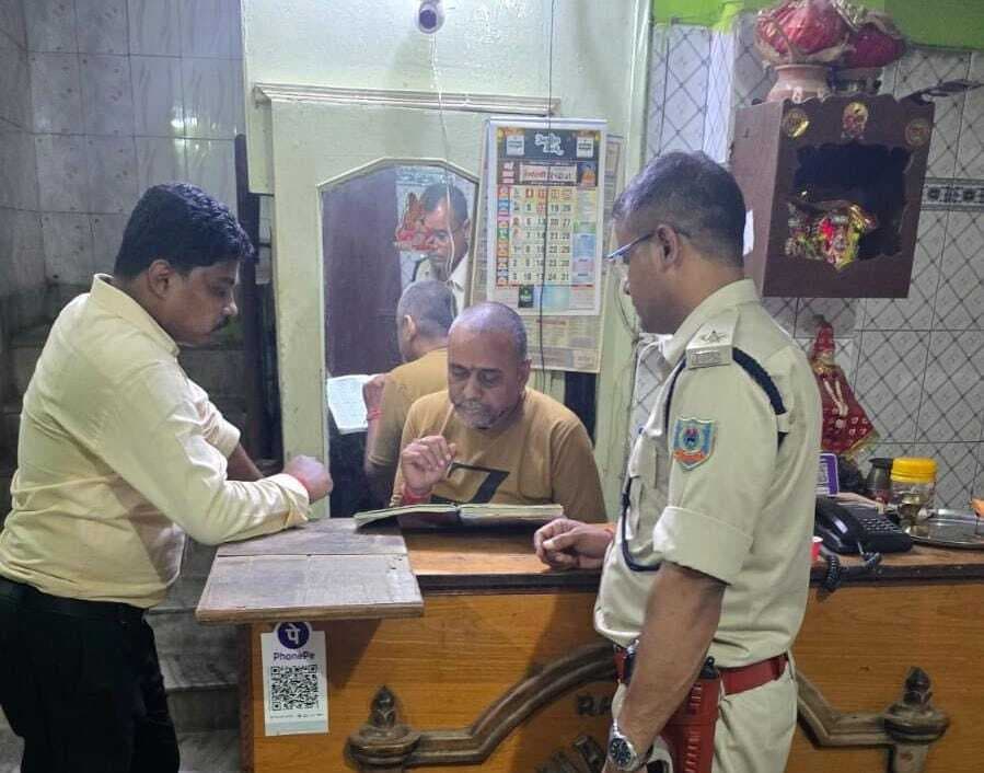 सीओ ने होटलों में सीसीटीवी कैमरों की देखी स्थिति, रजिस्टर की हुई जांच