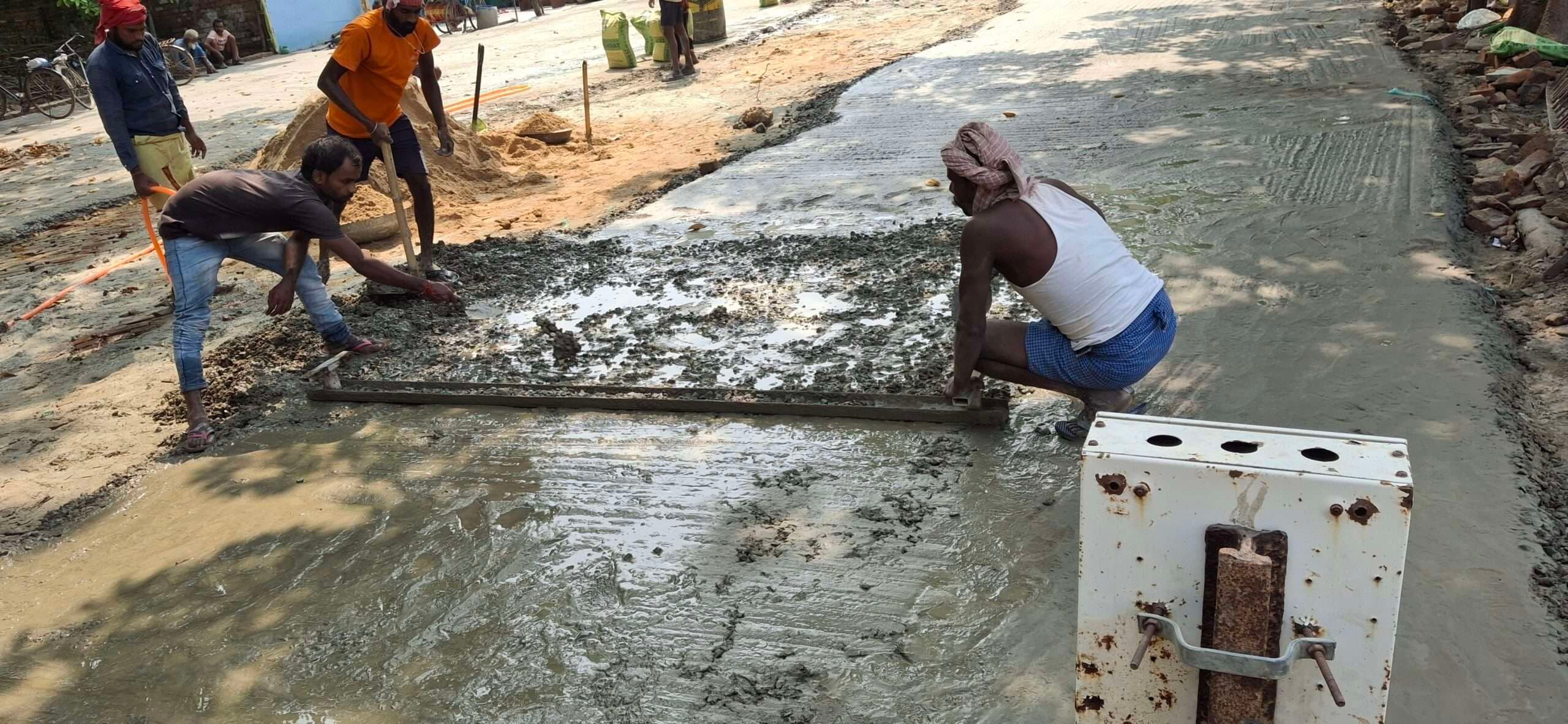 saran news. छपरा जंक्शन पर दो दिनों में प्रतीक्षालय का निर्माण होगा पूरा