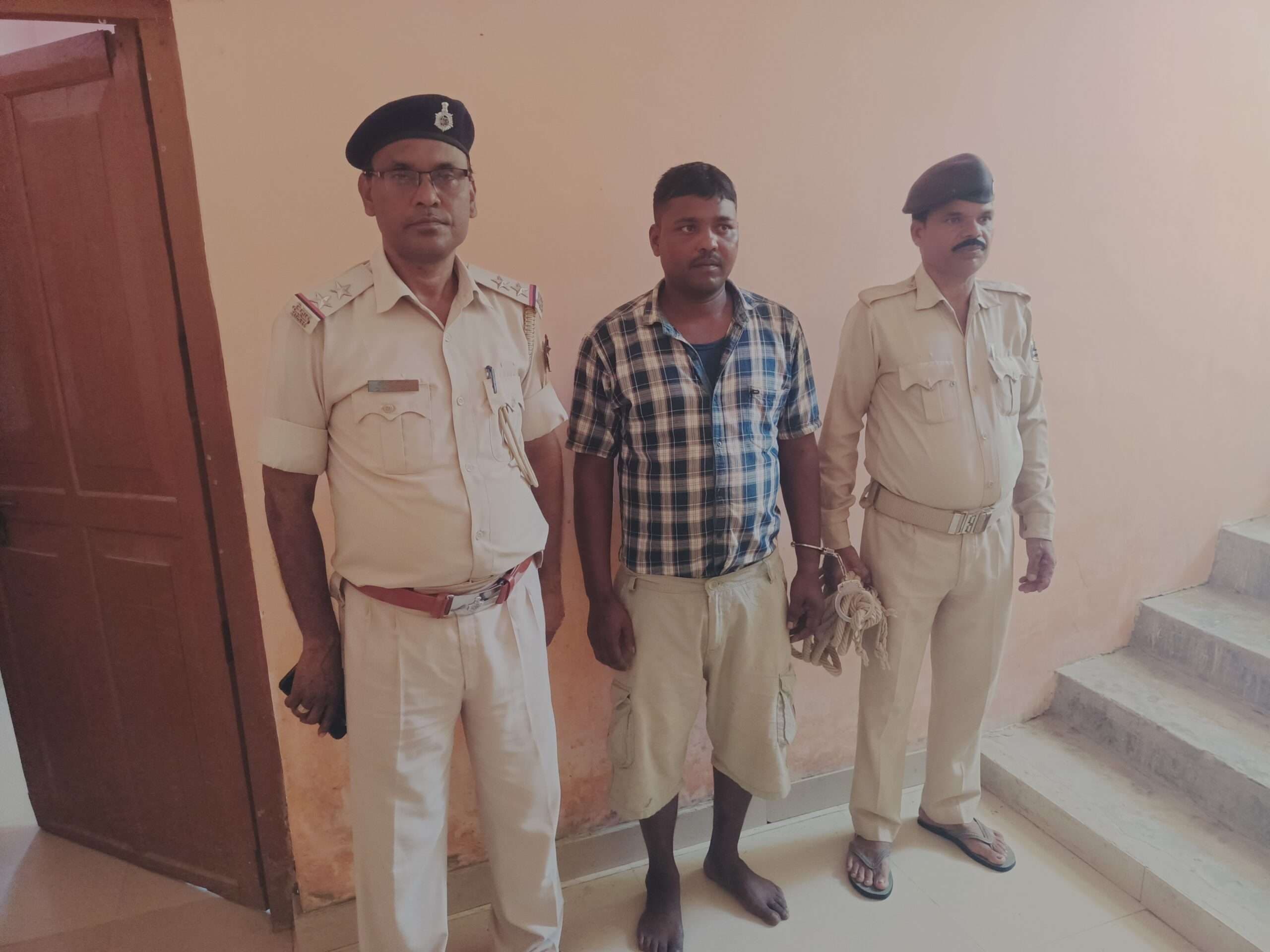 पिस्तौल व कारतूस के साथ युवक गिरफ्तार