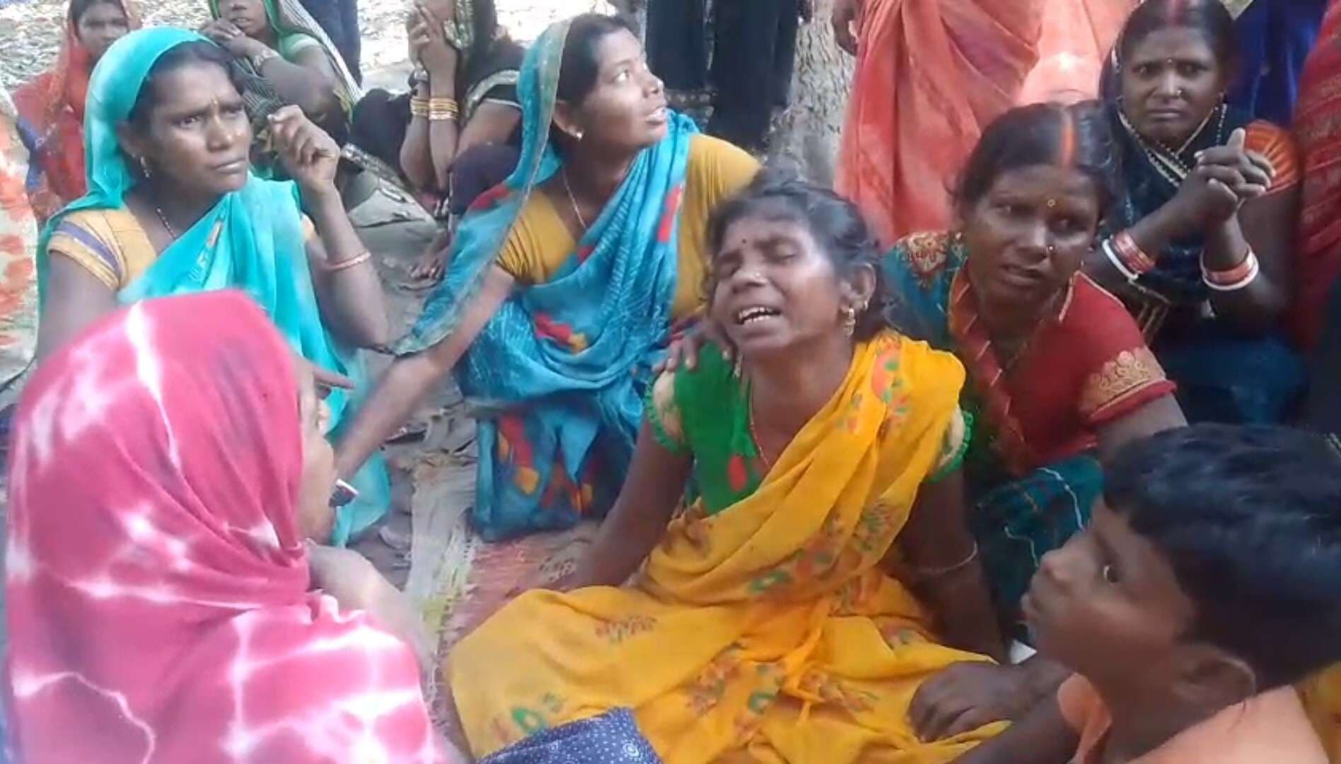 नवटोलिया में अधेड़ की गला रेतकर निर्मम हत्या, जांच में जुटी पुलिस व फोरेंसिक टीम