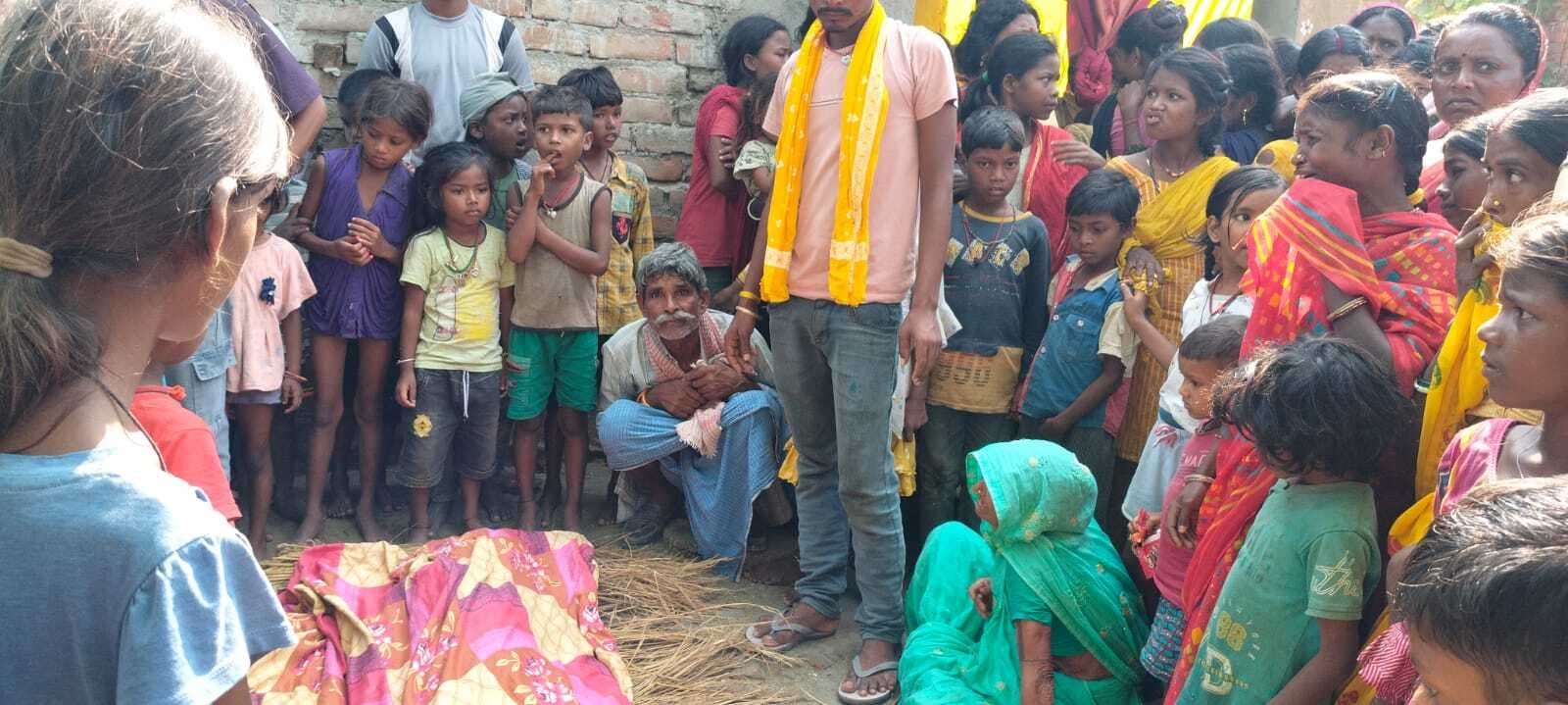 भंडार गांव में मिट्टी धंसने से किशोरी की मौत, तीन घायल