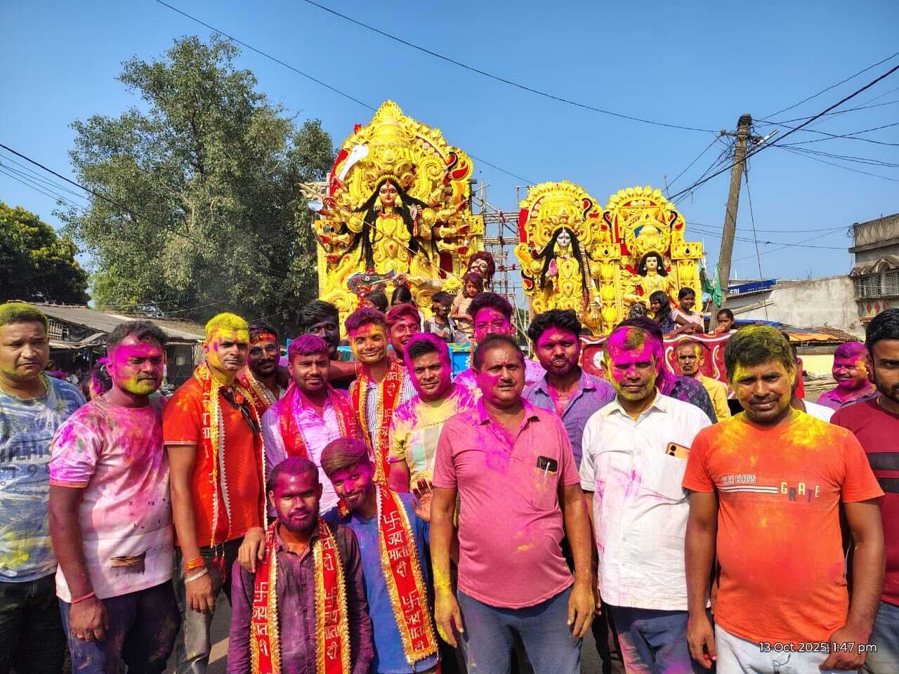 भक्तिमय माहौल में मां दुर्गा की प्रतिमा का विसर्जन, बांसलोई नदी तट पर उमड़ी भीड़