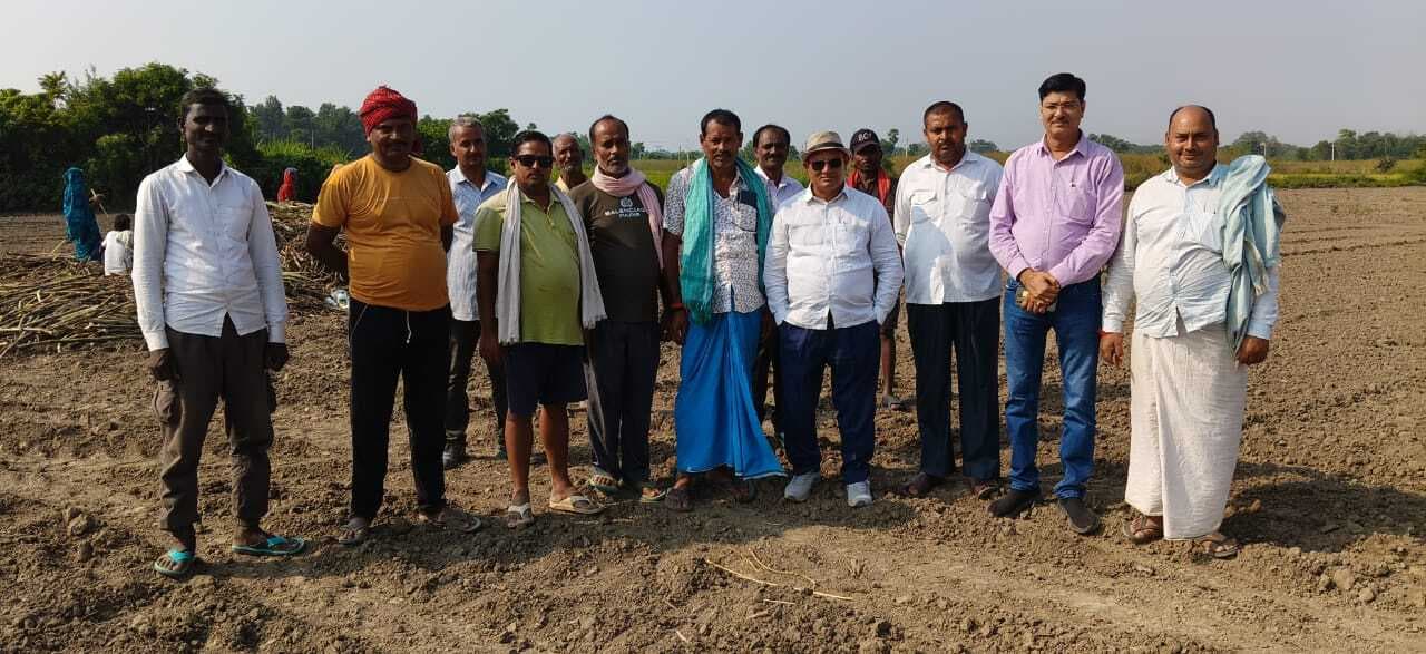 Samastipur News:मशीन के सहयोग से करायी गयी गन्ने की रोपाई