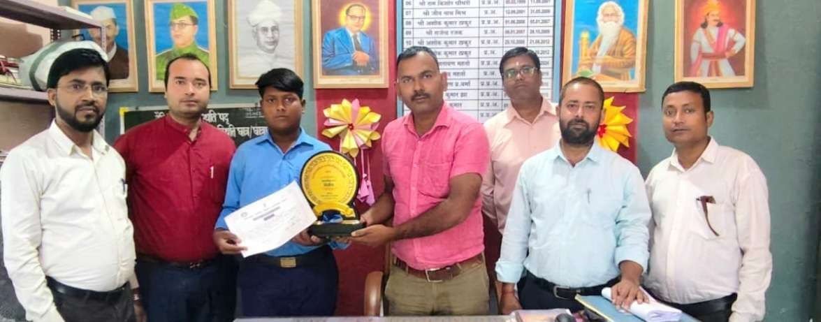 Samastipur News:प्रमंडल स्तरीय विज्ञान संगोष्ठी में छात्र ओम ने मारी बाजी