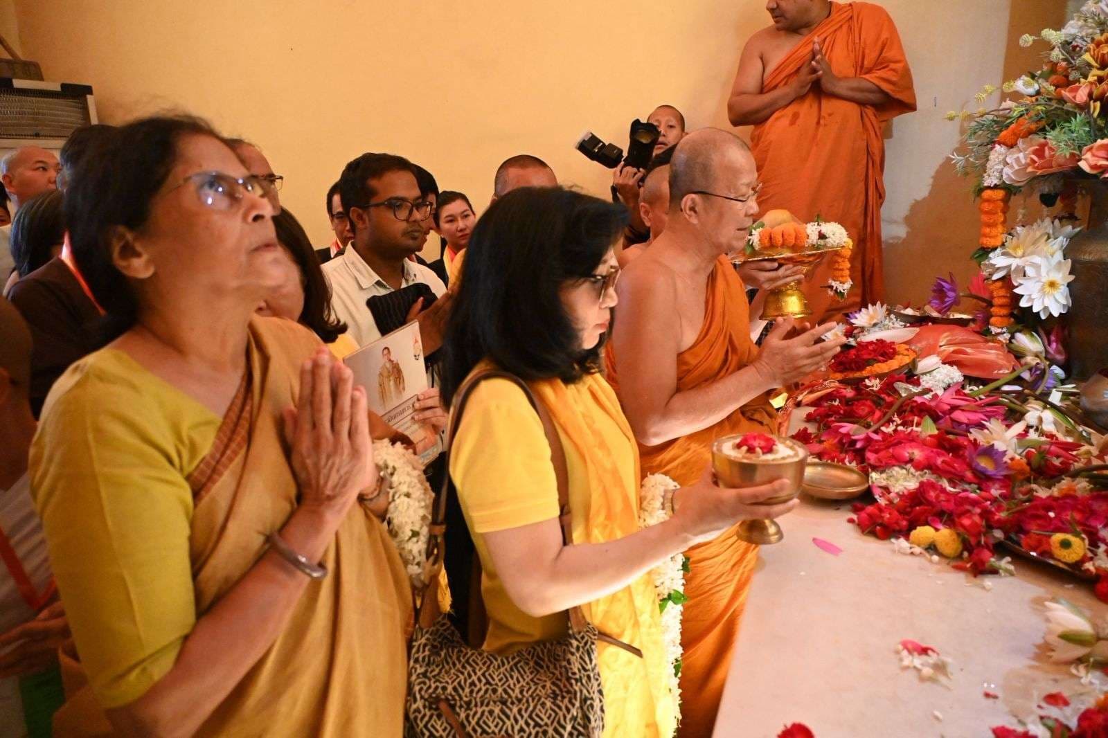 मंगोलिया के प्रतिनिधिमंडल ने महाबोधि मंदिर को अर्पित की प्रज्ञा पारमिता पट्टिकाएं