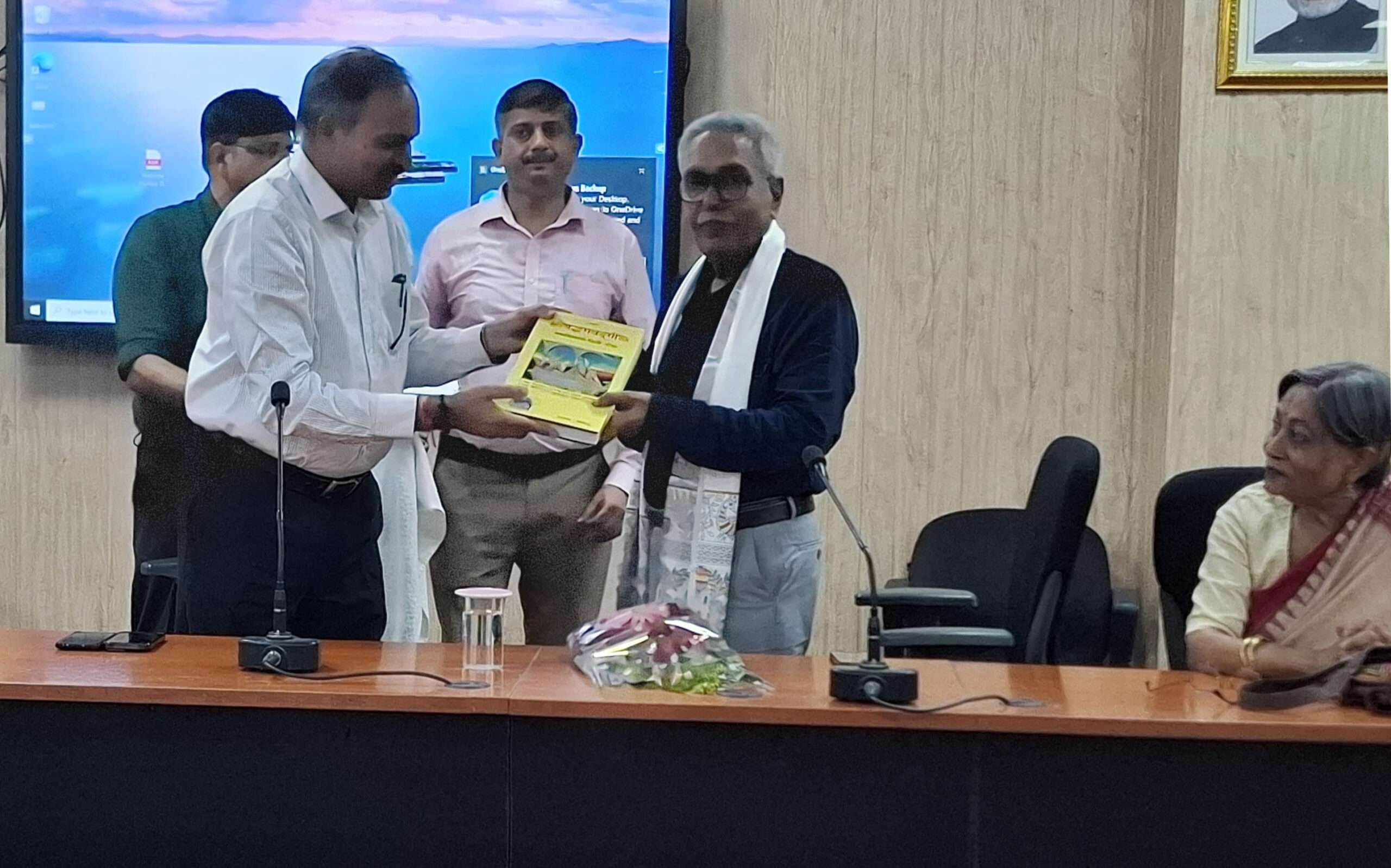 कार्यकाल पूरा होने पर प्रोवीसी प्रो पवन कुमार झा को समारोहपूर्वक विदाई