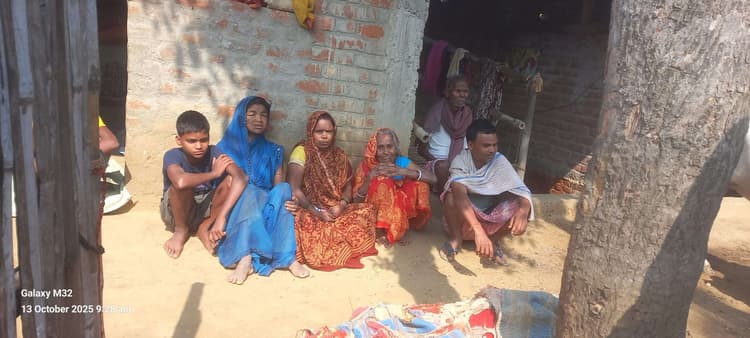 विद्यालय प्रबंध के खोदे गये पांच फीट गढ्ढे में गिरा बालक, दम घुटने से गयी जान