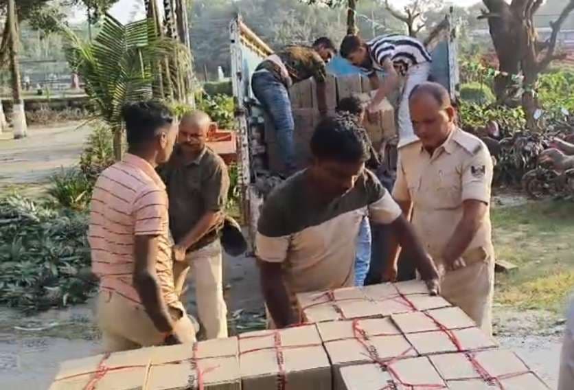 125 कार्टून शराब के साथ दो गिरफ्तार