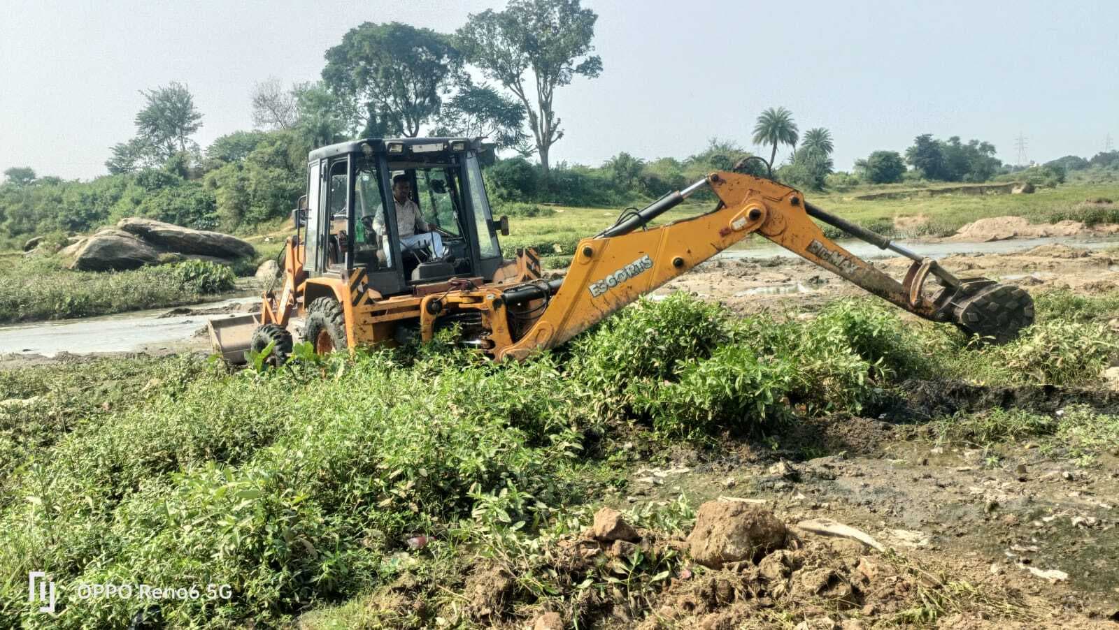 Deoghar News : छठ घाटों पर विशेष सफाई अभियान शुरू