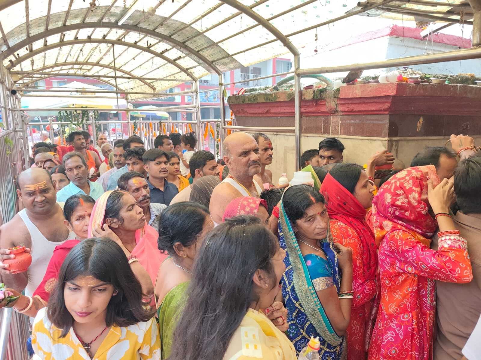 45 हजार श्रद्धालुओं ने फौजदारी बाबा काे किया जलाभिषेक