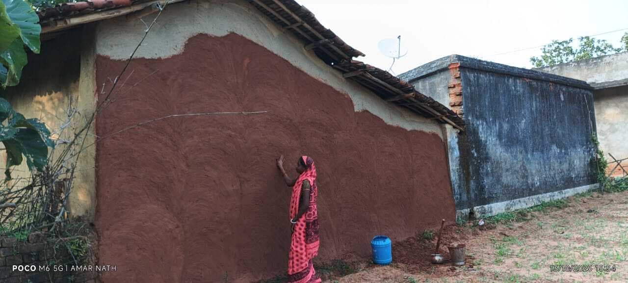 दीपावली की तैयारी में जुटे मुरलीपहाड़ी के लोग