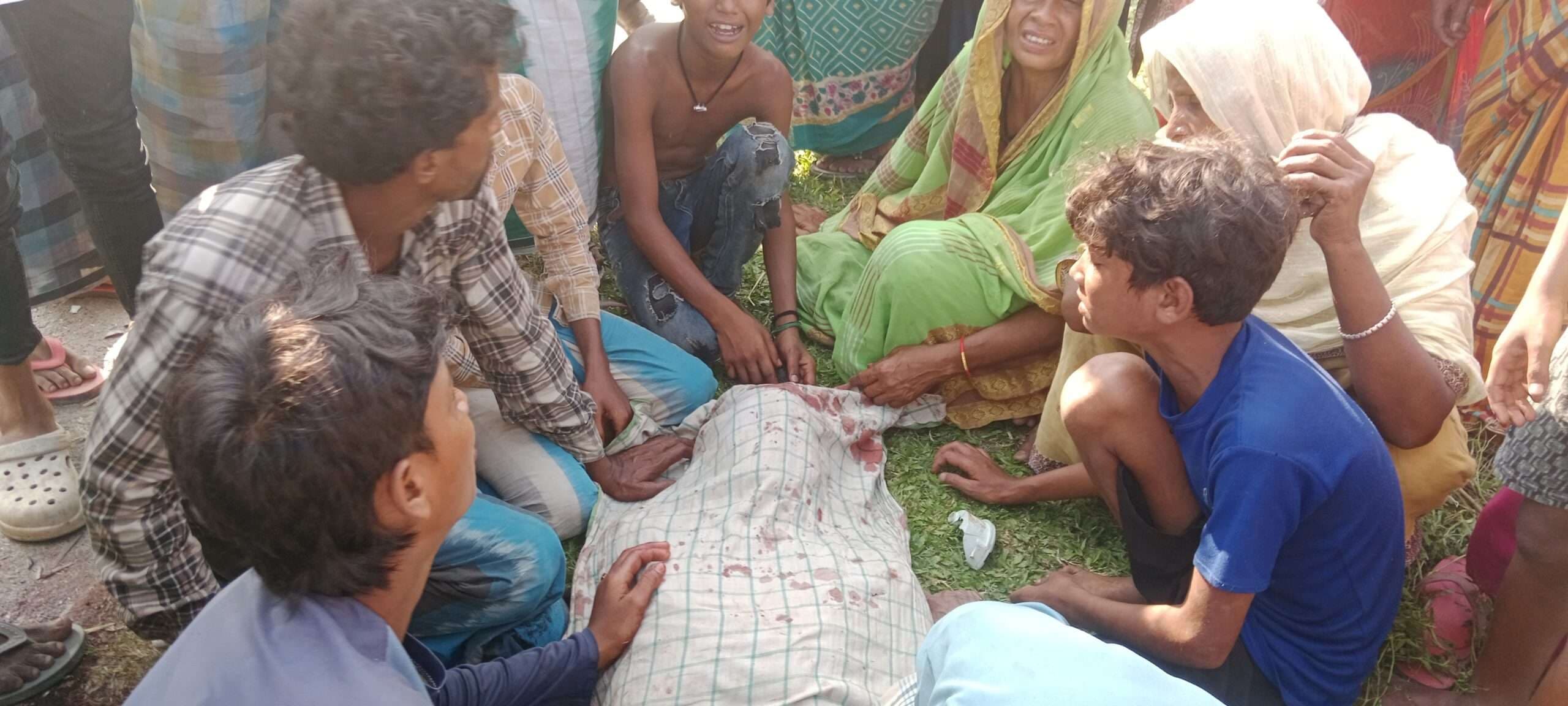 टोटो से टक्कर में बाइक चालक की मौत, एक रेफर