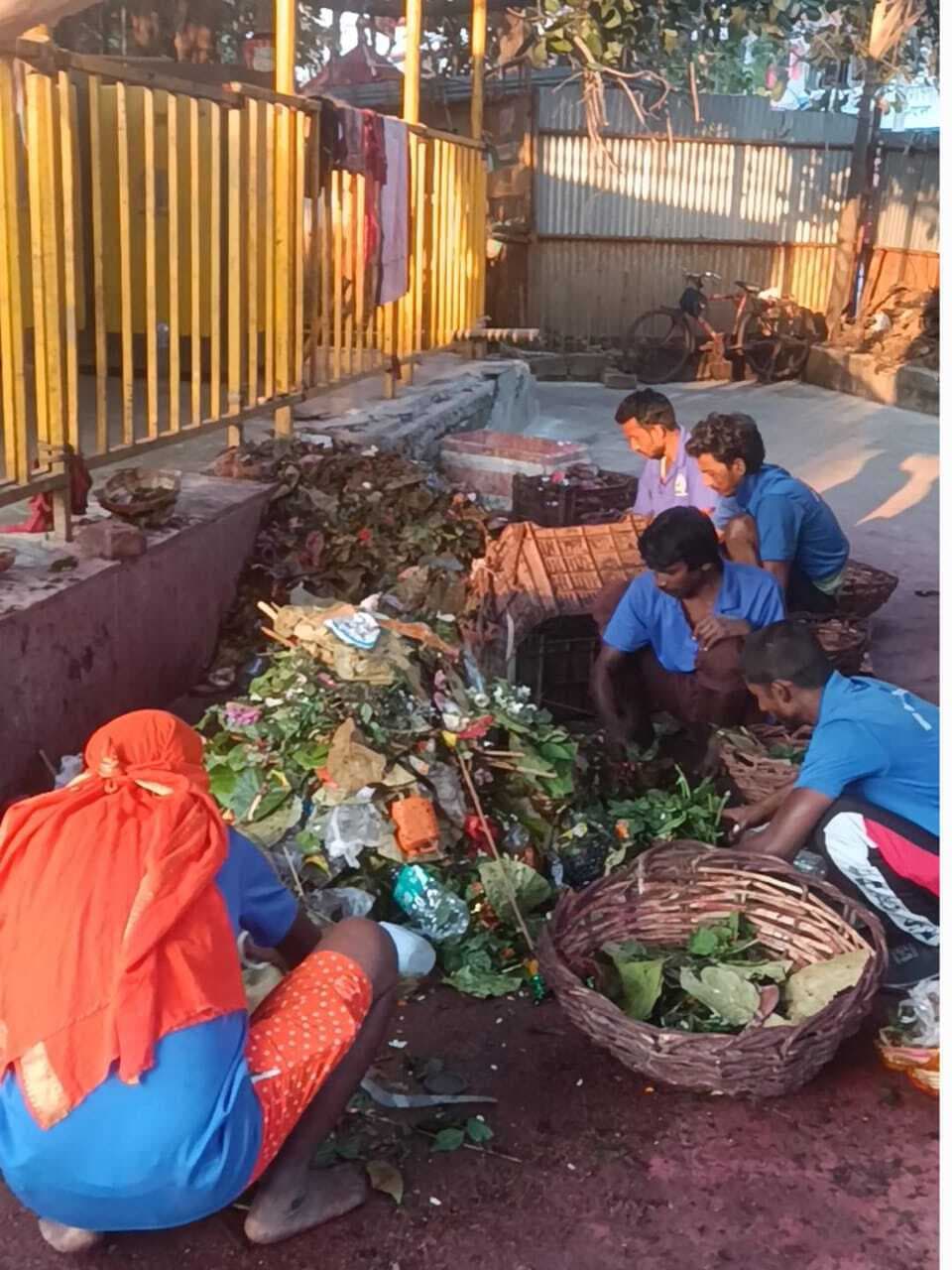 Deoghar News : अब फूल-बेलपत्र और नीर का होगा पुनः उपयोग, डीसी ने दिये निर्देश