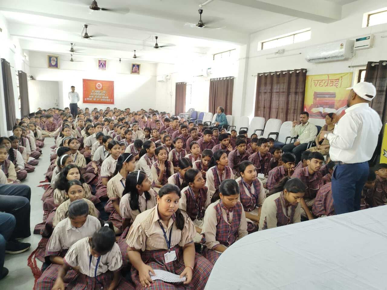 विद्यार्थियों ने देखा विकसित भारत बिल्डथॉन का प्रसारण