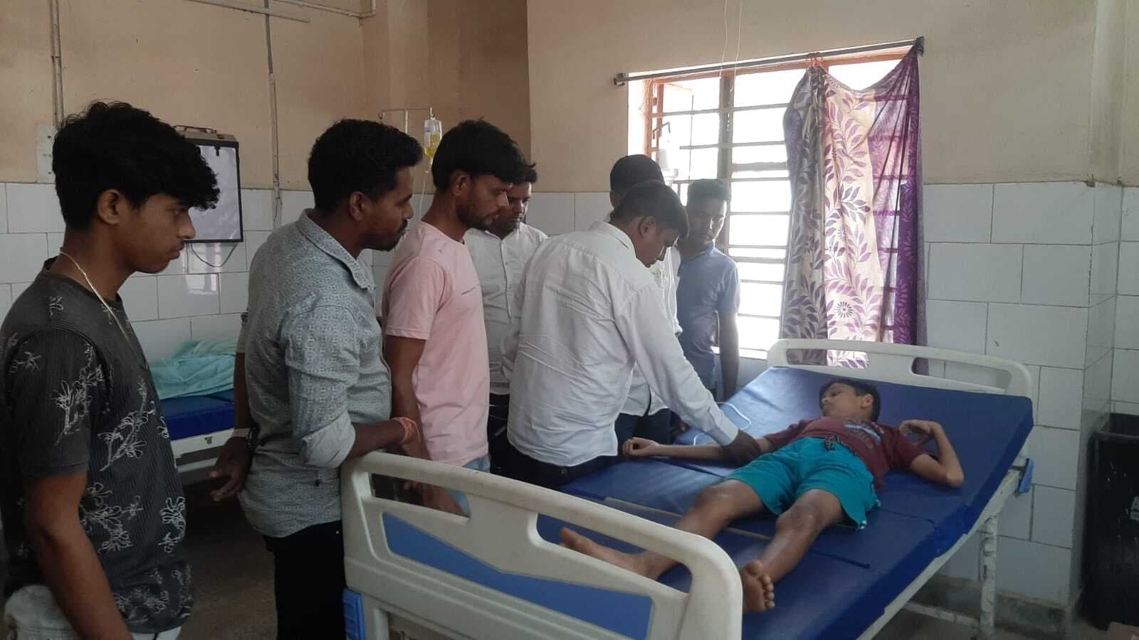 पोस्ता गांव में सांप काटने से बच्चे की बिगड़ी तबीयत