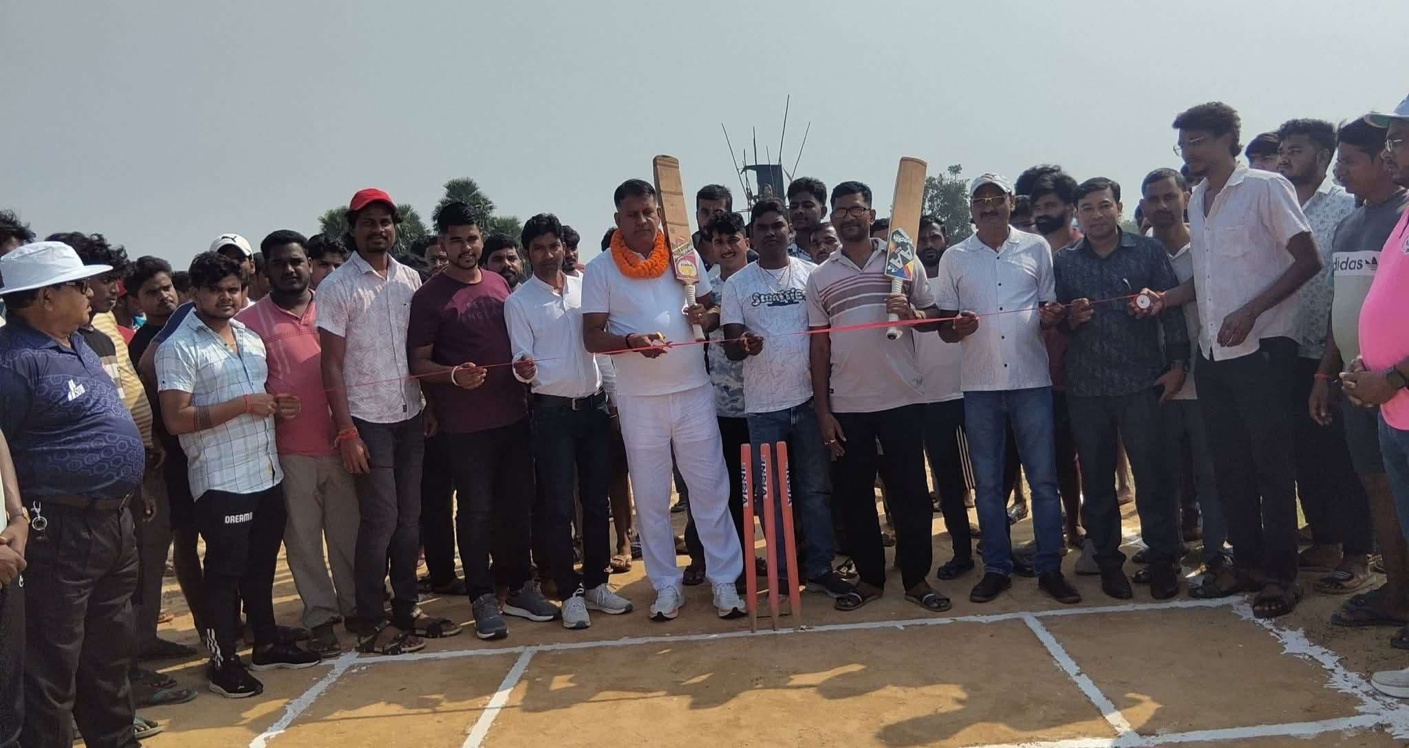 करमाटांड़ में दुधानी प्रीमियर लीग क्रिकेट सीजन-2 शुरू