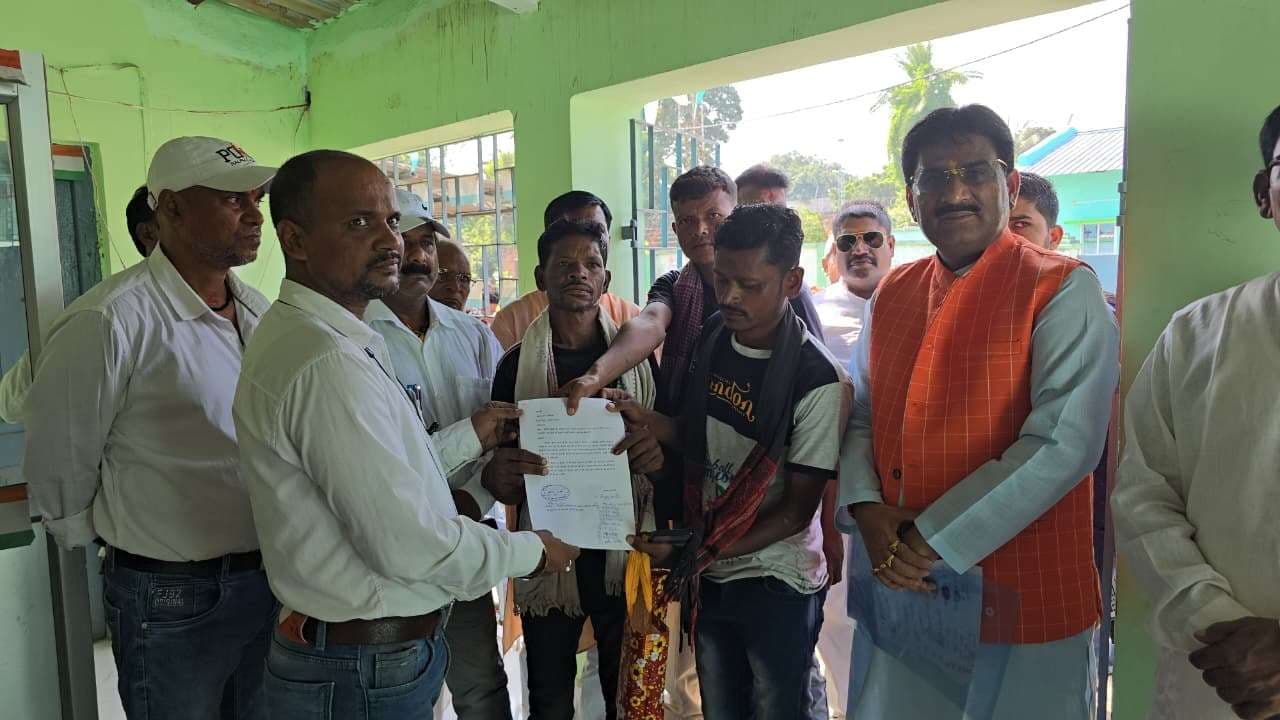 पचाड़ पहाड़ गांव में एक माह से बिजली आपूर्ति ठप