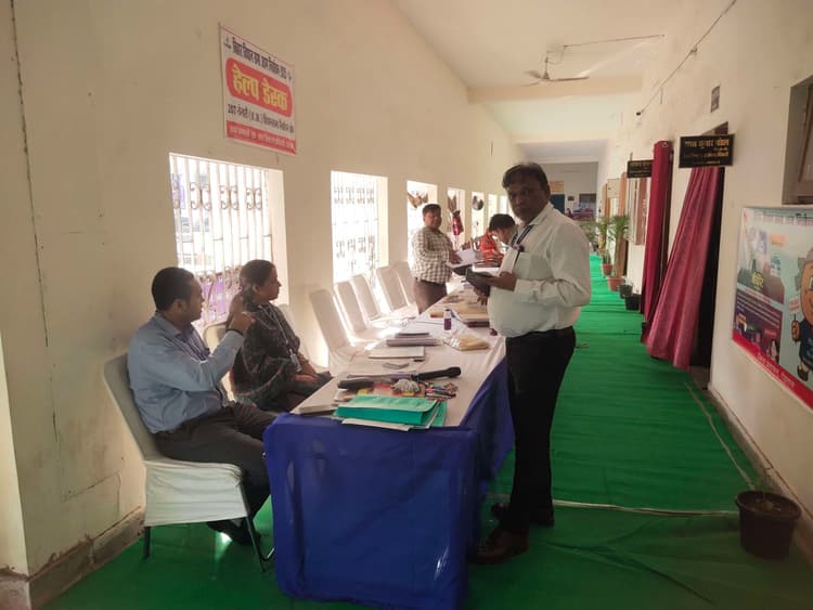 sasaram News : पहले दिन किसी ने नहीं कराया नामांकन, 15 ने कटायी नाजिर रसीद