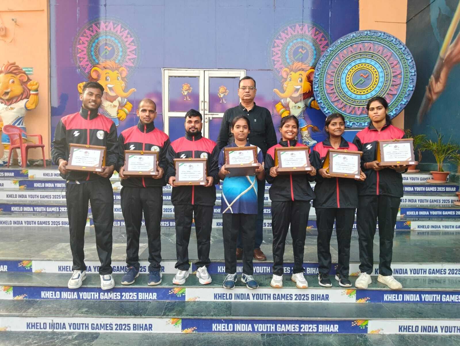 अररिया जिला थांगता संघ के छह खिलाड़ी राज्य खेल सम्मान समारोह में हुए सम्मानित